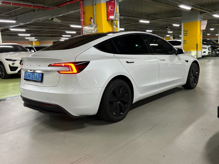 Tesla Model 3 2024