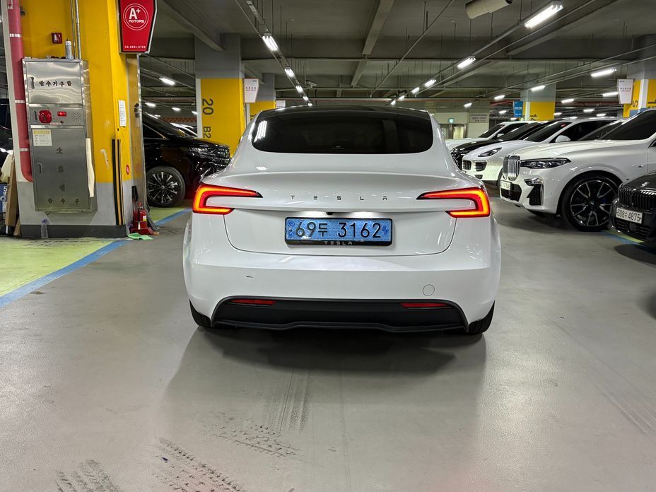 Tesla Model 3 2024
