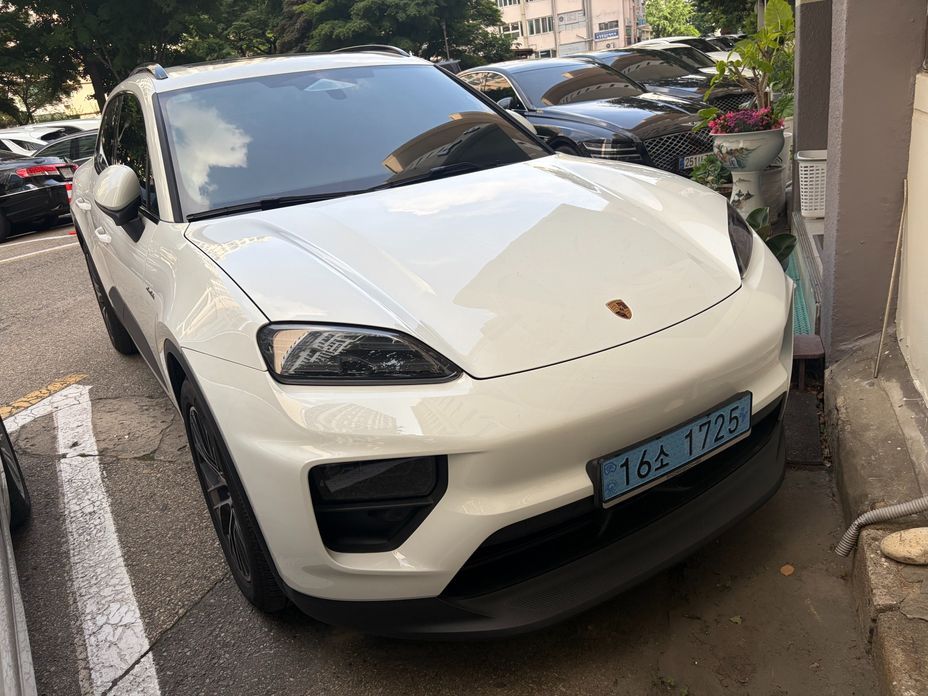 Porsche Macan 2025
