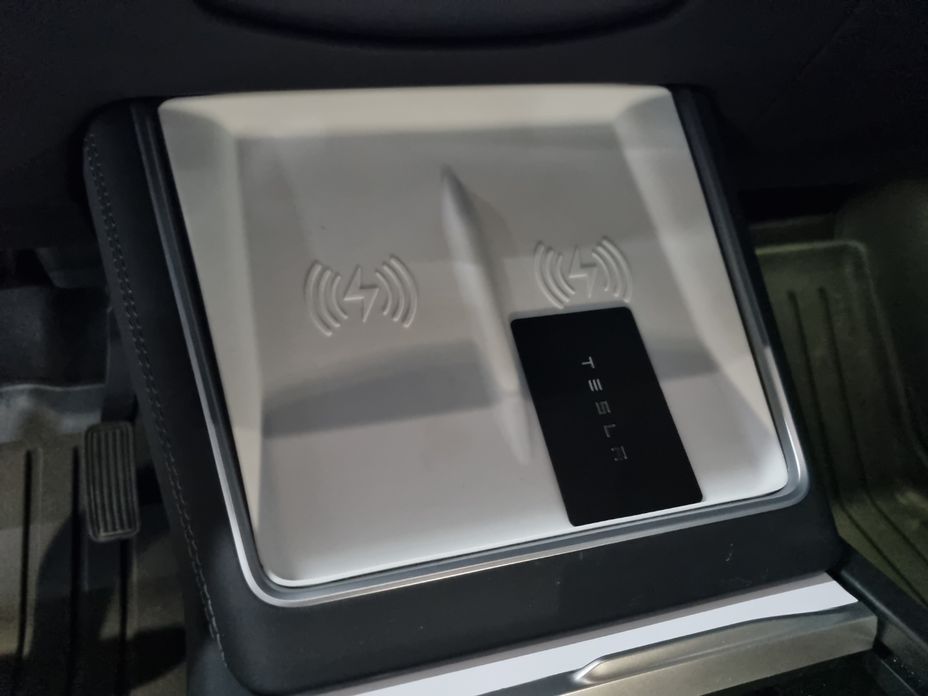 Tesla Model Y 2025