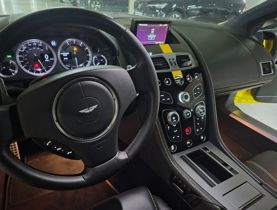 Astonmartin Vantage 2016