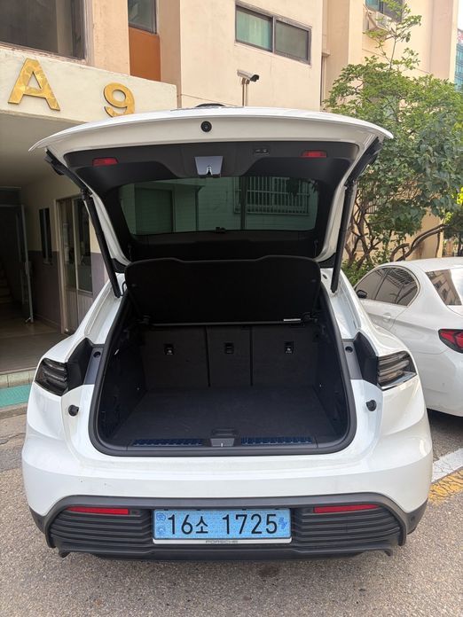 Porsche Macan 2025
