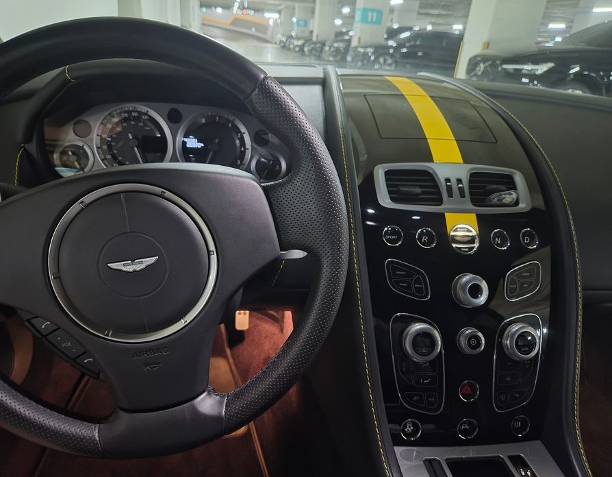 Astonmartin Vantage 2016