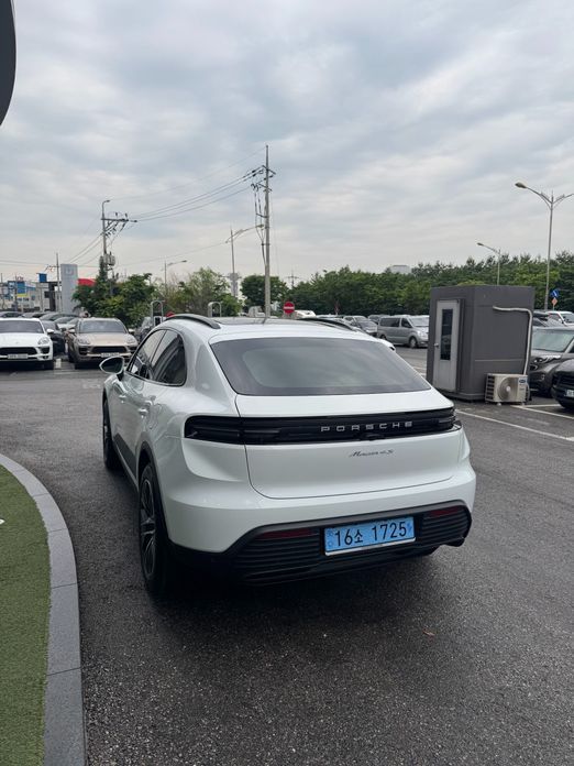 Porsche Macan 2025