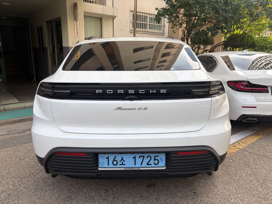 Porsche Macan 2025