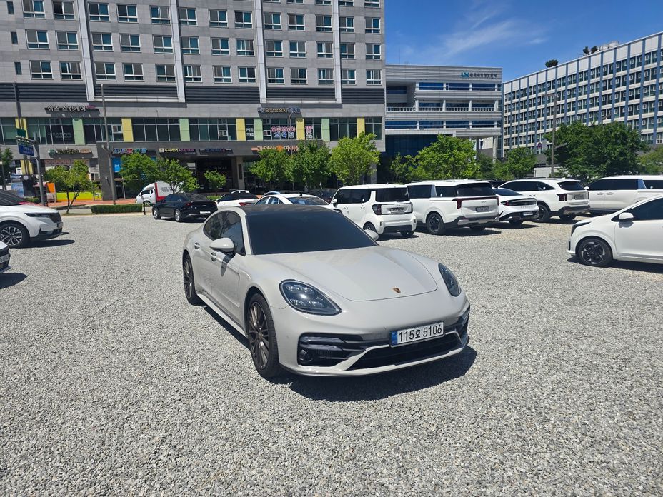 Porsche Panamera 2022