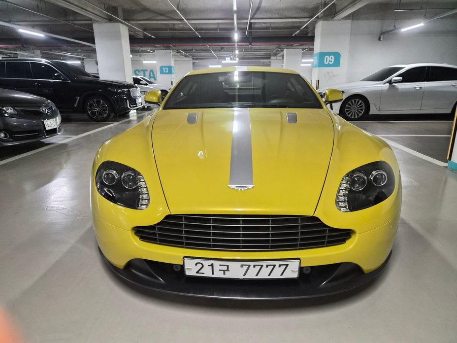Astonmartin Vantage 2016