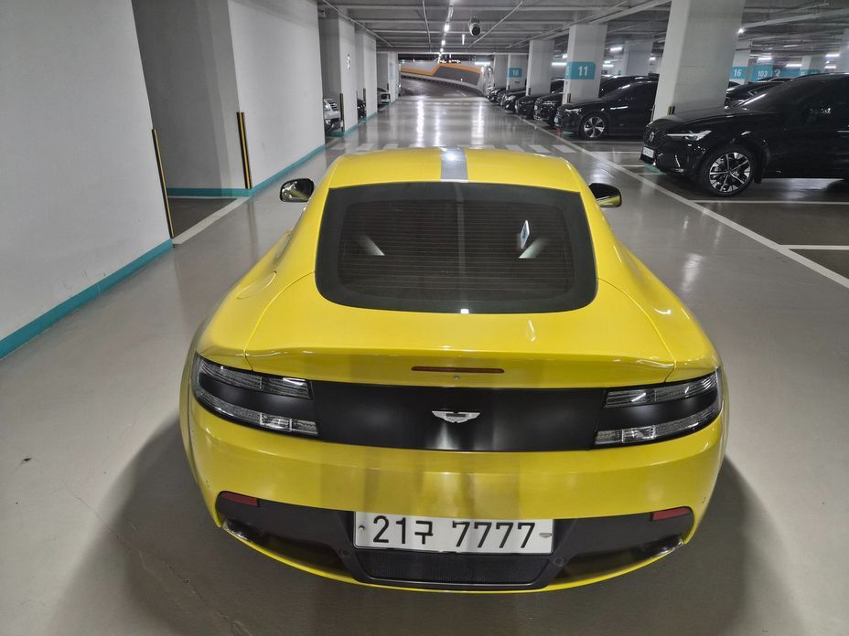 Astonmartin Vantage 2016
