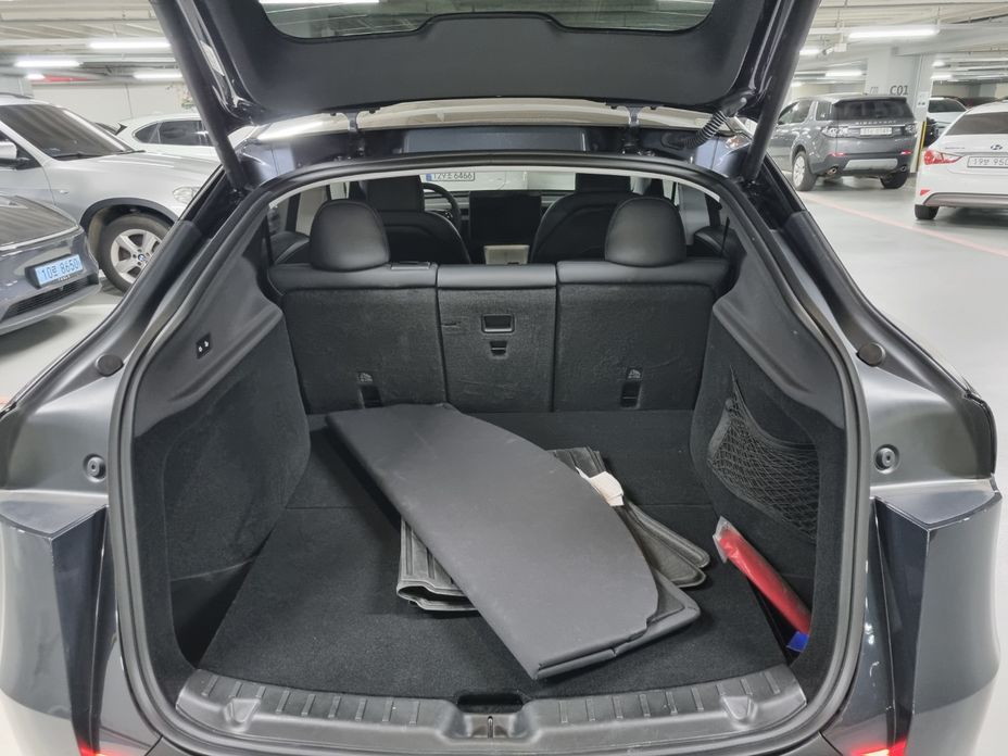 Tesla Model Y 2025