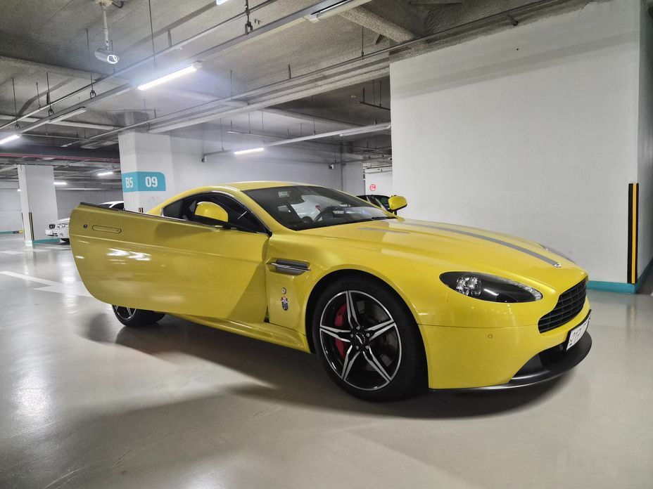 Astonmartin Vantage 2016