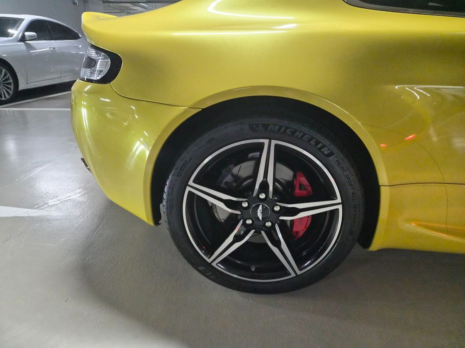 Astonmartin Vantage 2016