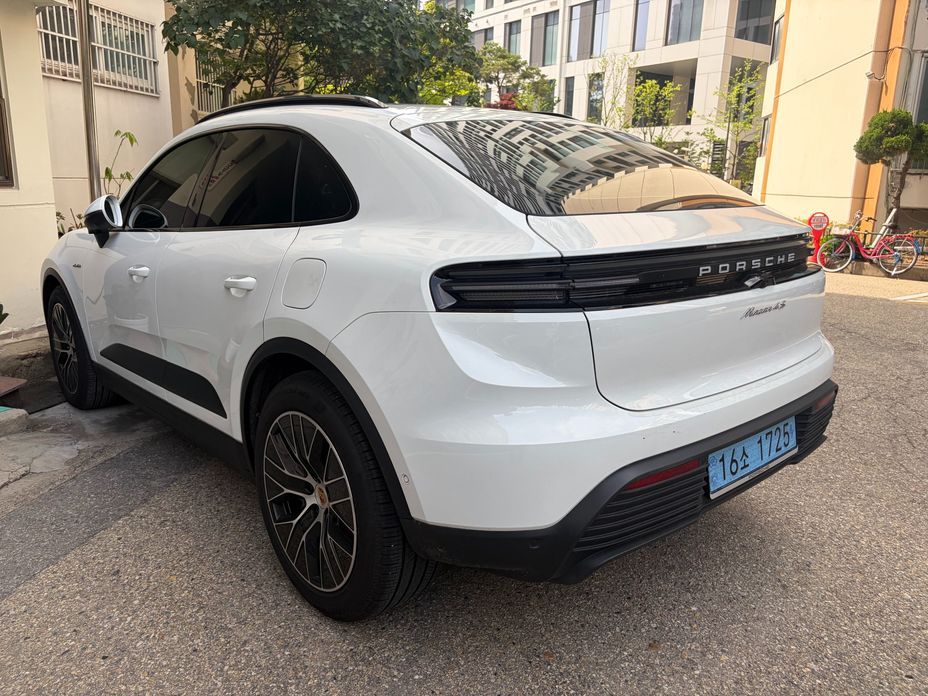 Porsche Macan 2025