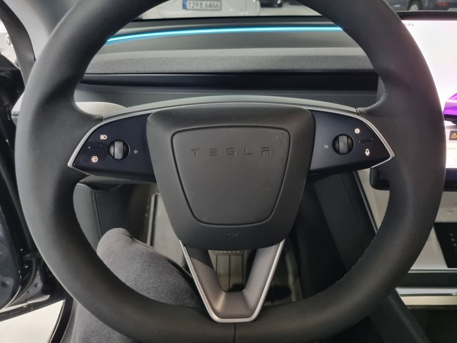 Tesla Model Y 2025