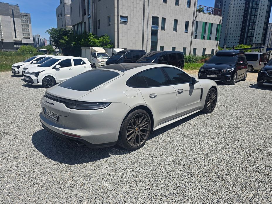 Porsche Panamera 2022