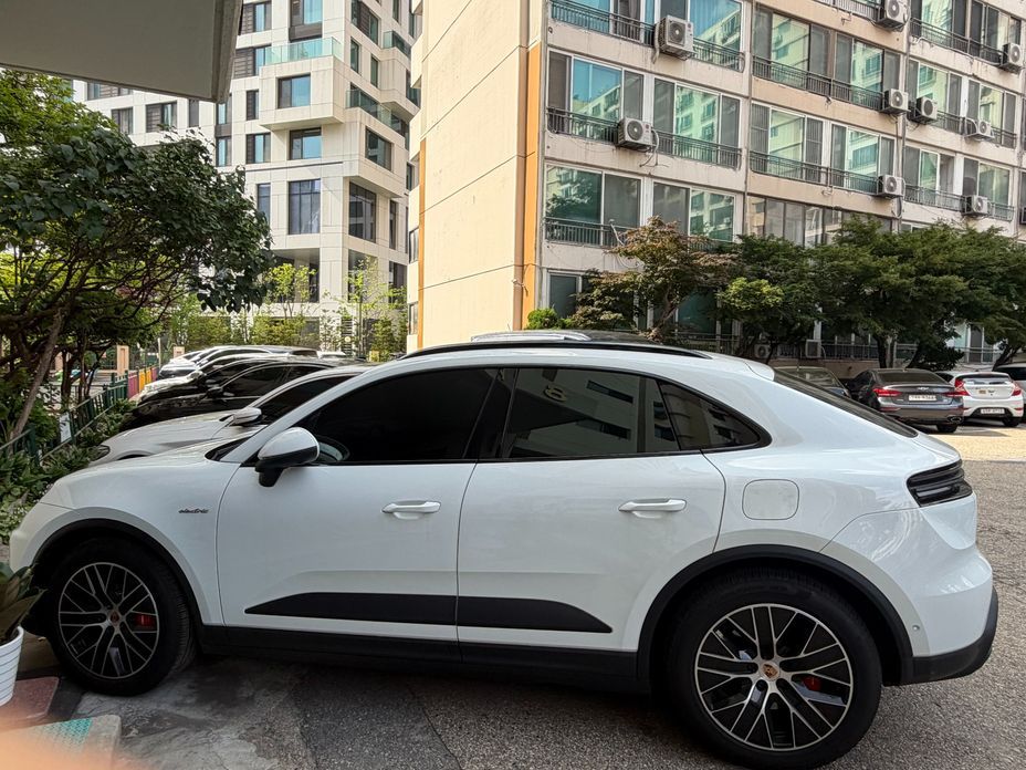Porsche Macan 2025