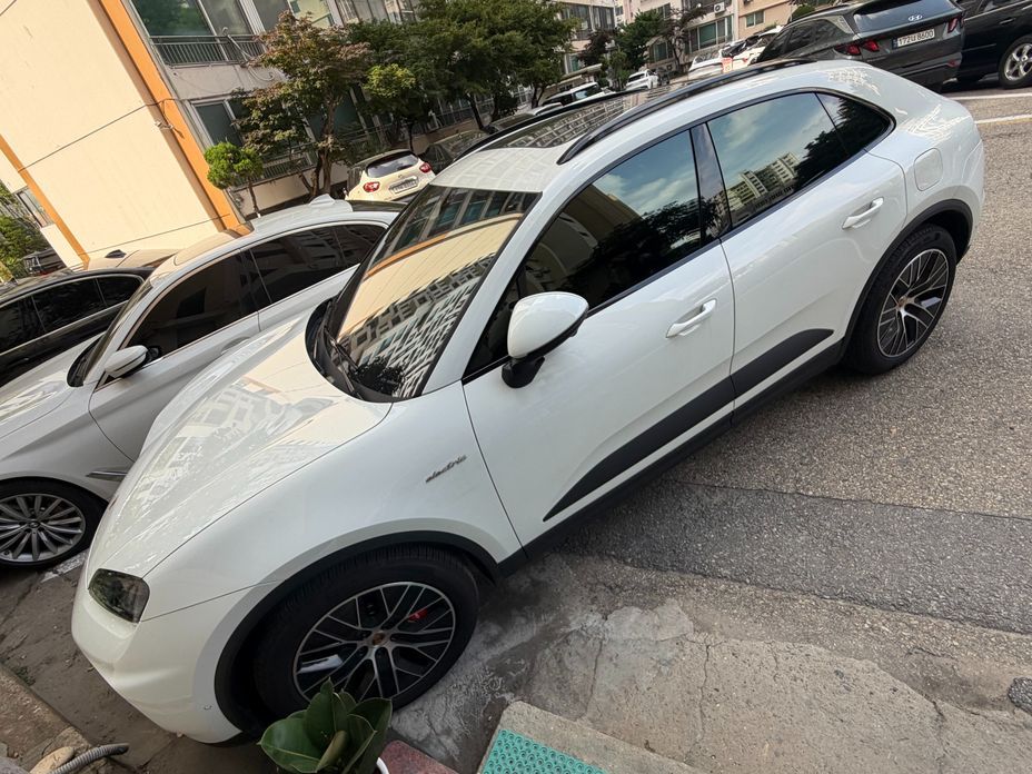 Porsche Macan 2025