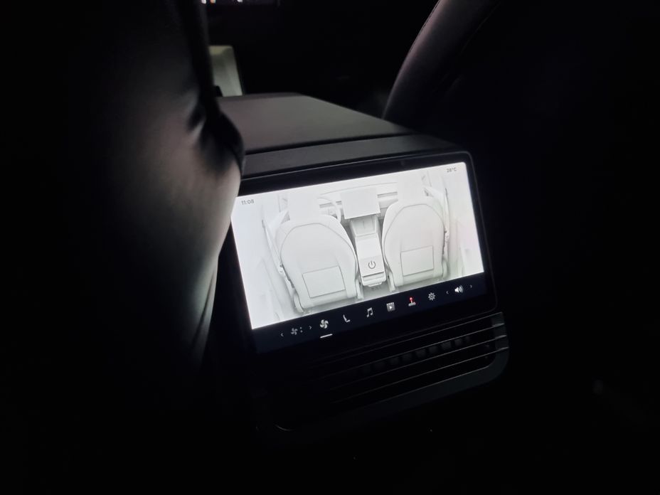 Tesla Model Y 2025