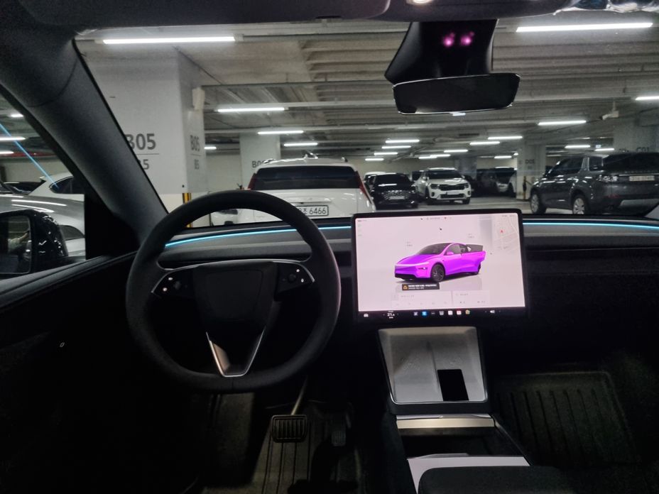 Tesla Model Y 2025