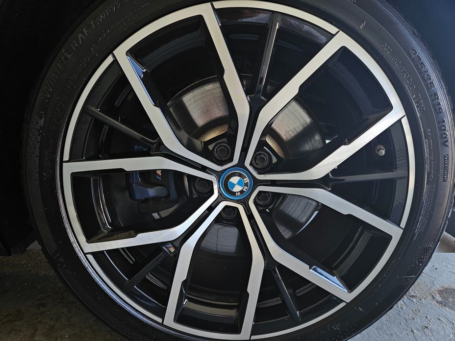BMW 5-Series 2023