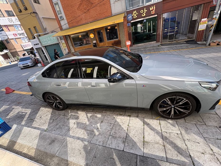 BMW 5-Series 2024
