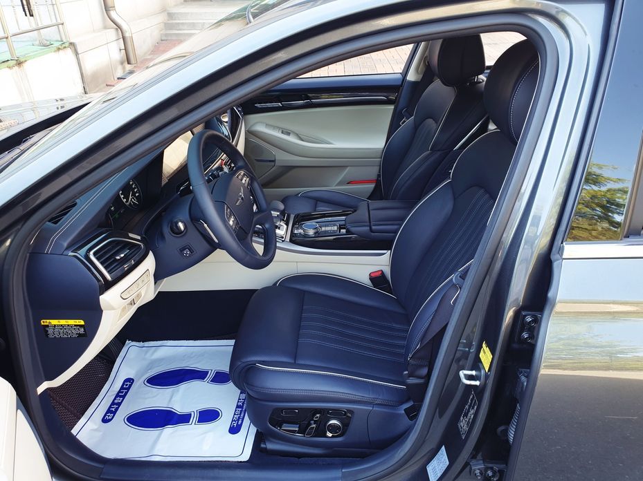 Genesis EQ900 2018