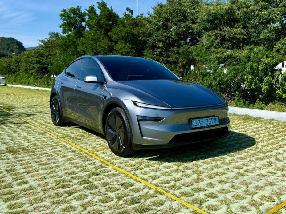 Tesla Model Y 2025