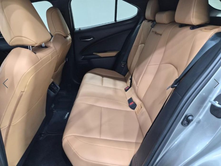 Lexus UX 2025