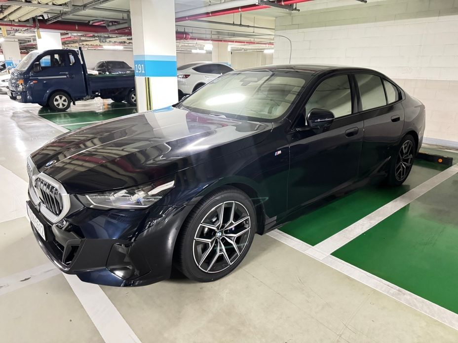 BMW 5-Series 2024