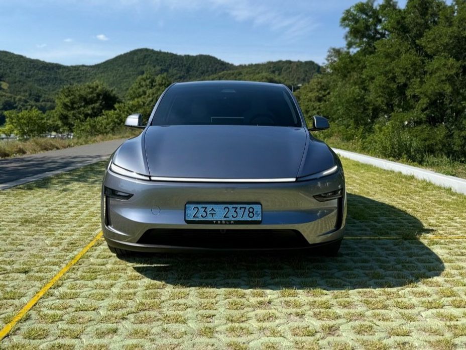 Tesla Model Y 2025