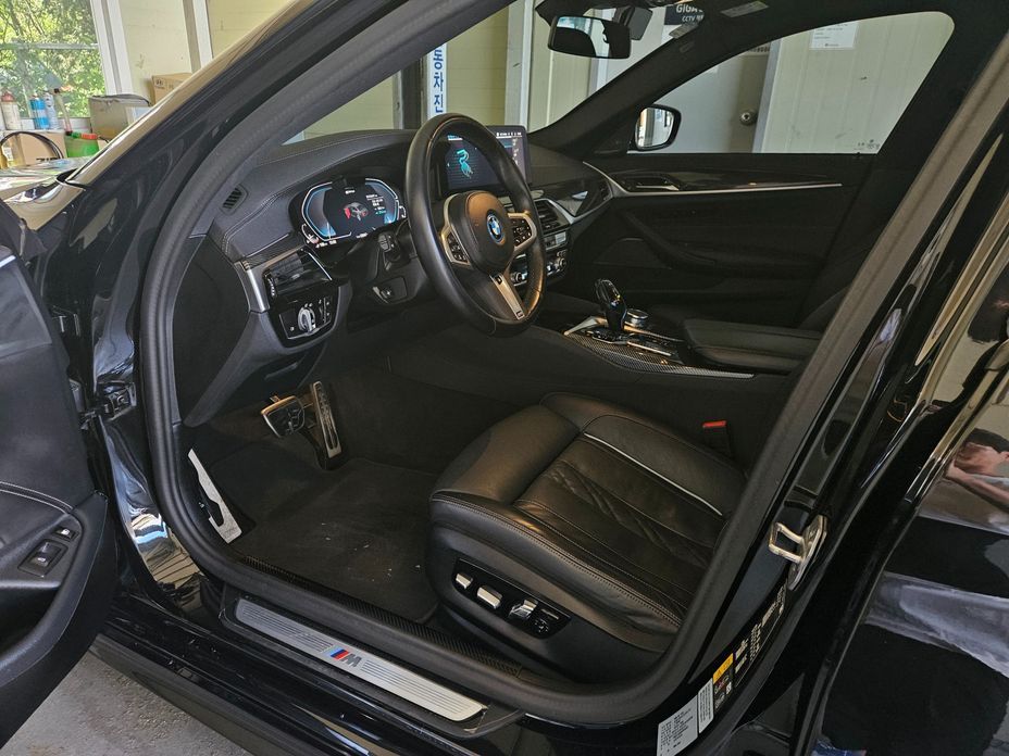 BMW 5-Series 2023