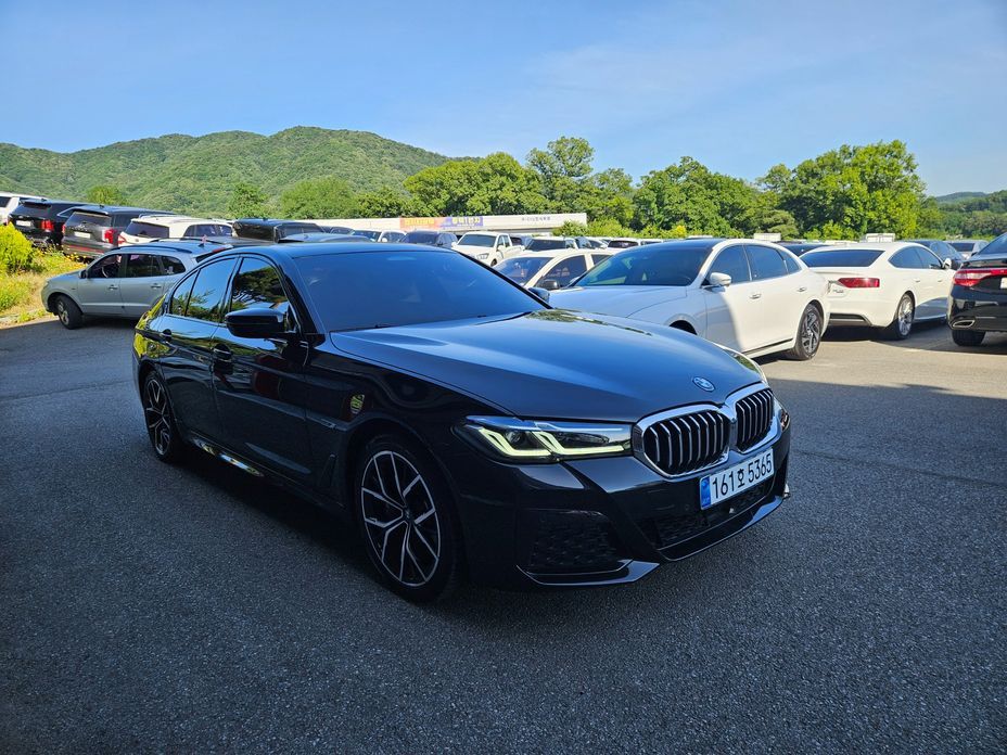 BMW 5-Series 2023