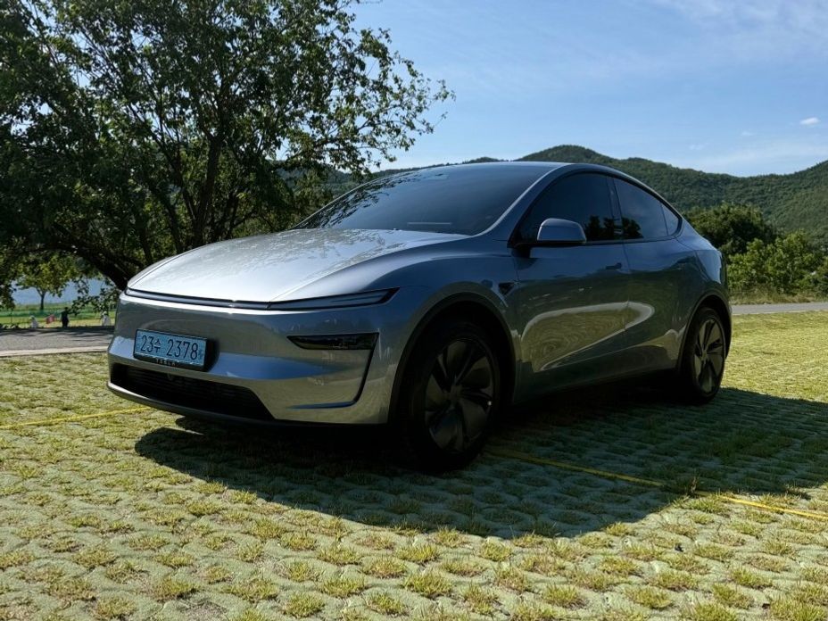Tesla Model Y 2025