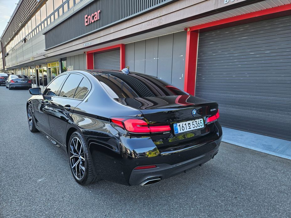 BMW 5-Series 2023