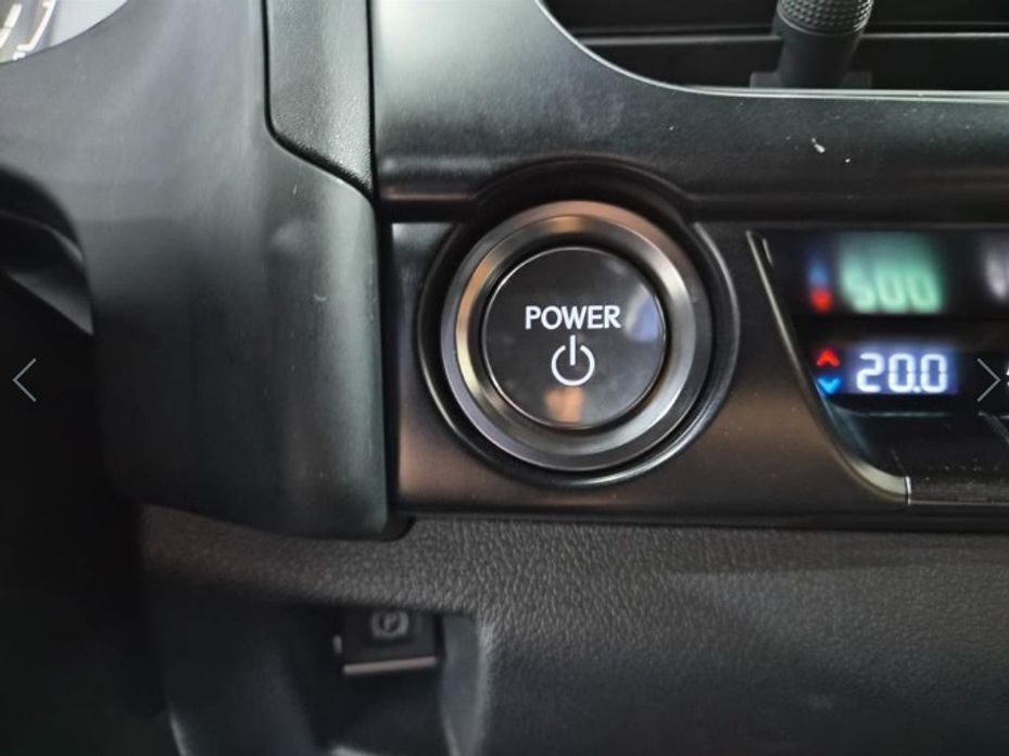 Lexus UX 2025