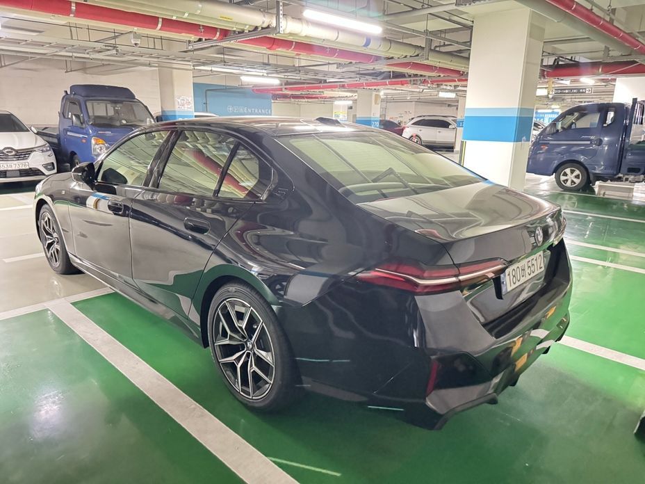 BMW 5-Series 2024