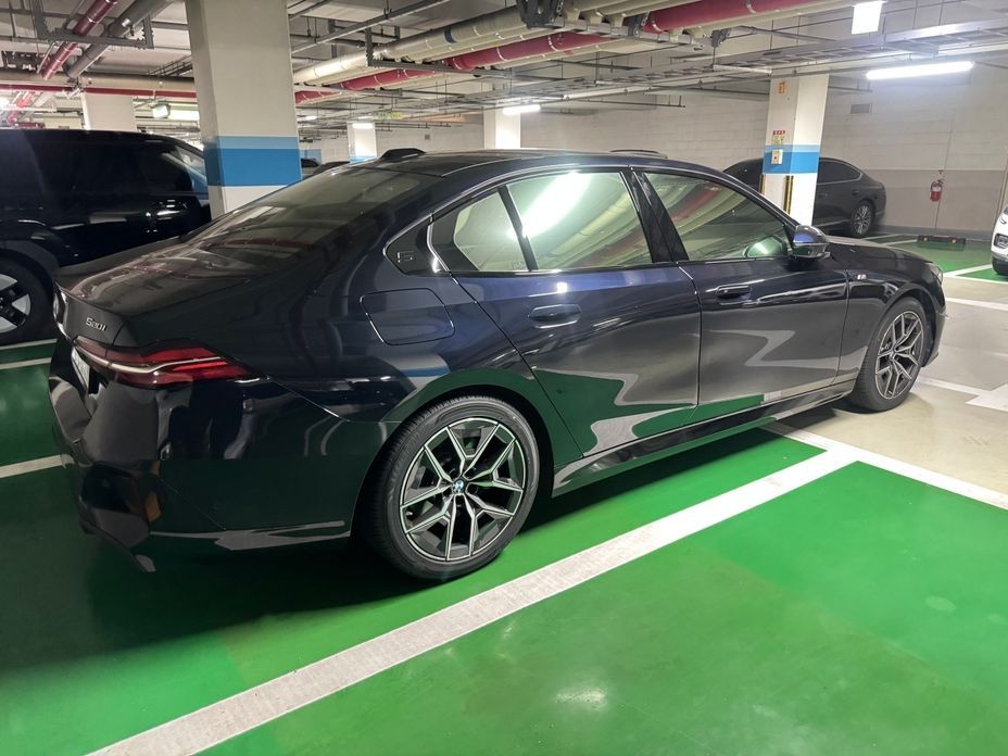 BMW 5-Series 2024