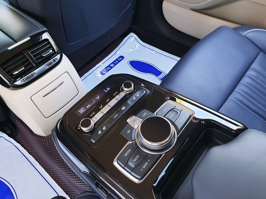 Genesis EQ900 2018