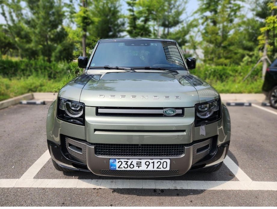 Land Rover Defender 2025