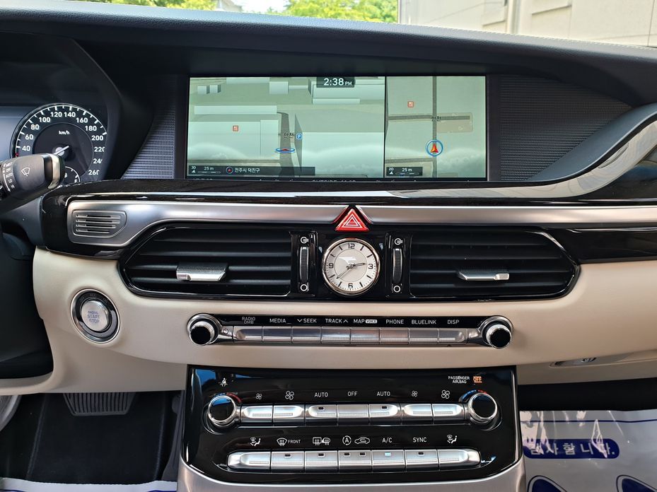 Genesis EQ900 2018