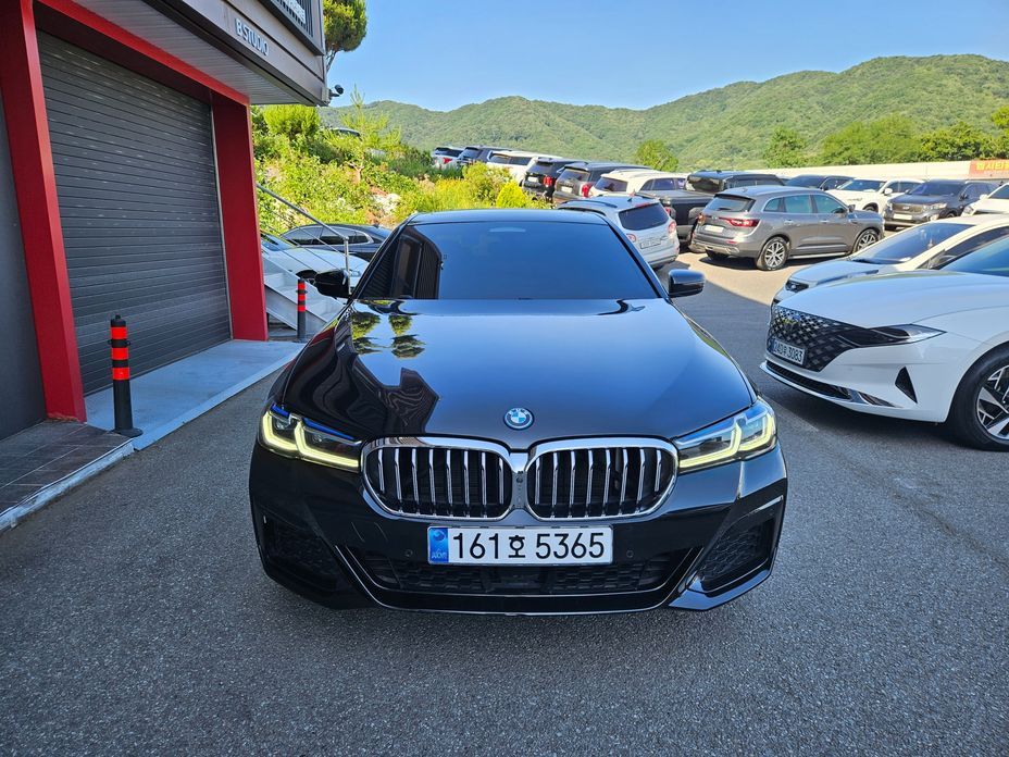 BMW 5-Series 2023