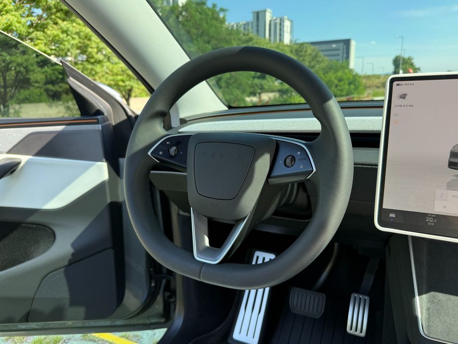 Tesla Model Y 2025