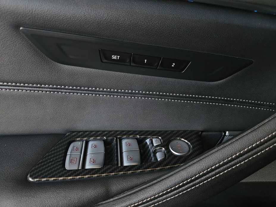 BMW 5-Series 2023