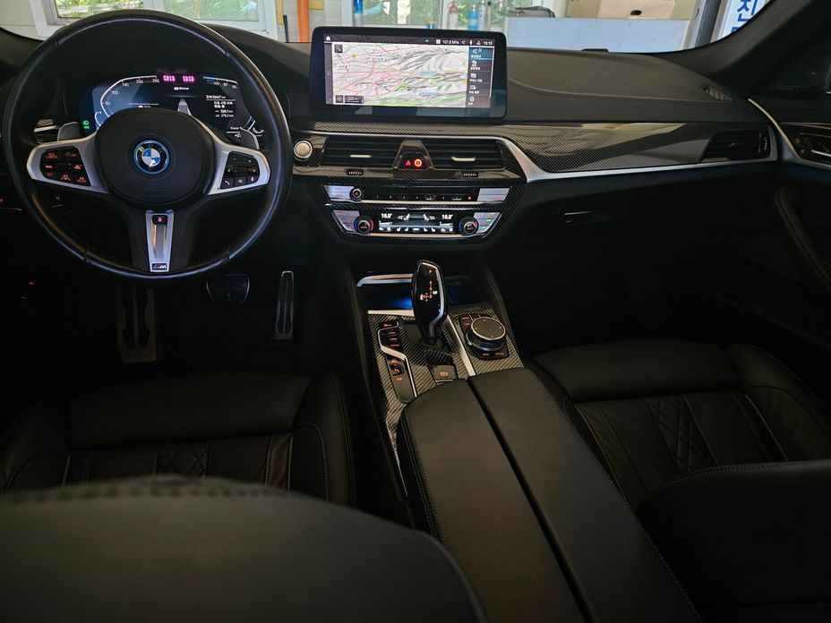 BMW 5-Series 2023