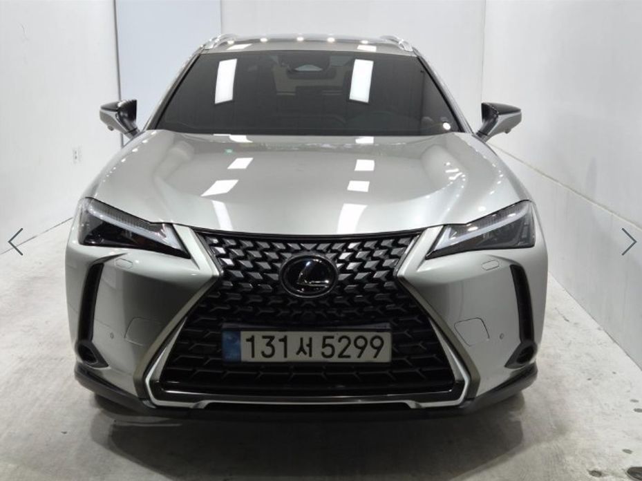 Lexus UX 2025