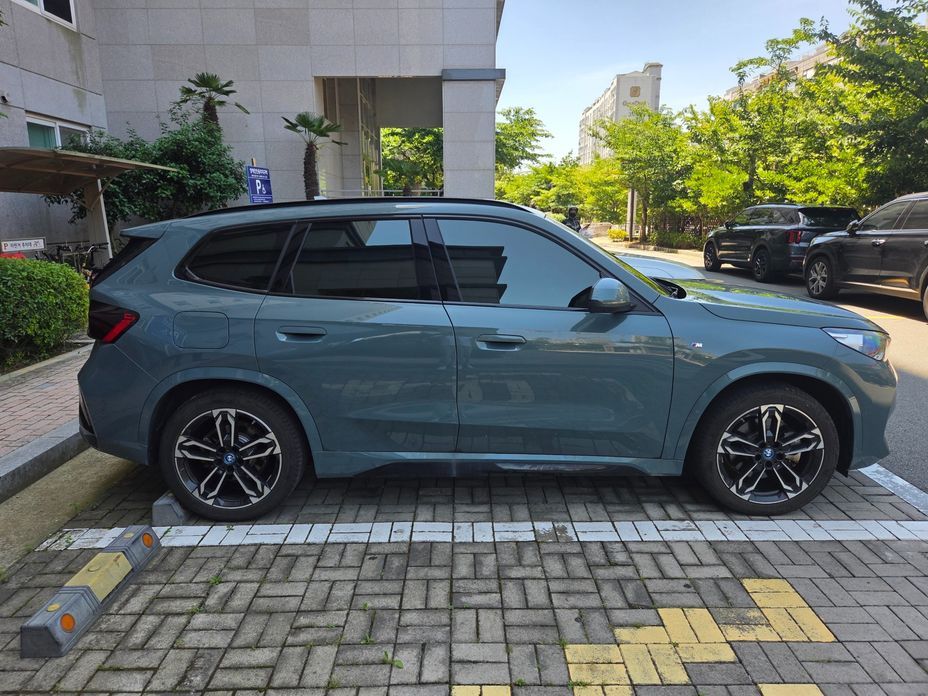 BMW iX1 2025