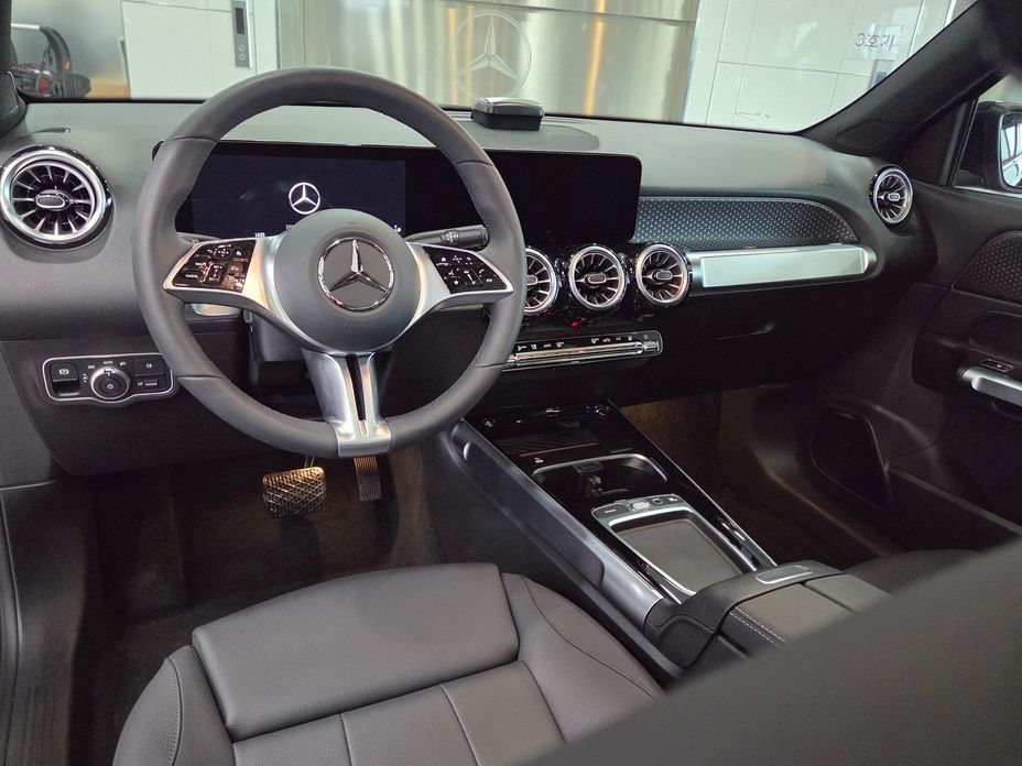 Mercedes-Benz EQB 2026