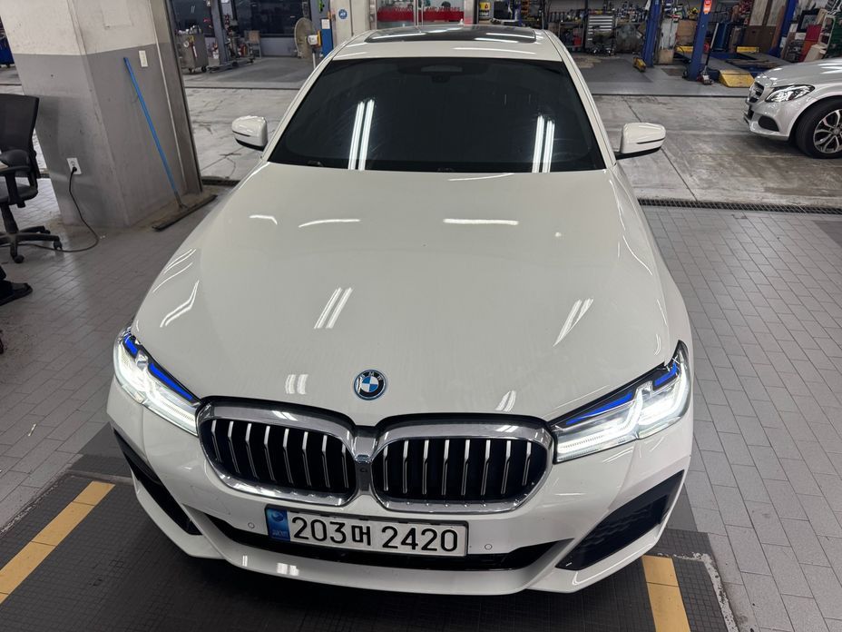BMW 5-Series 2023
