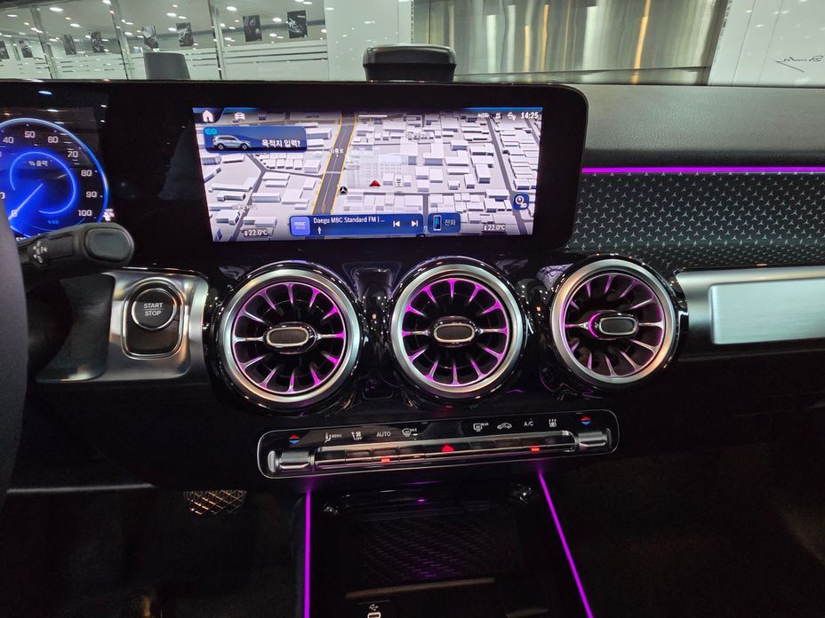 Mercedes-Benz EQB 2026