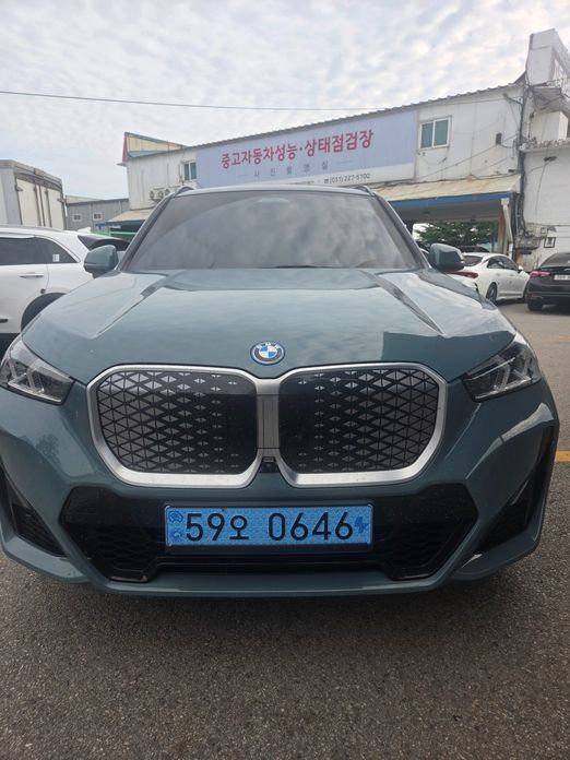 BMW iX1 2025