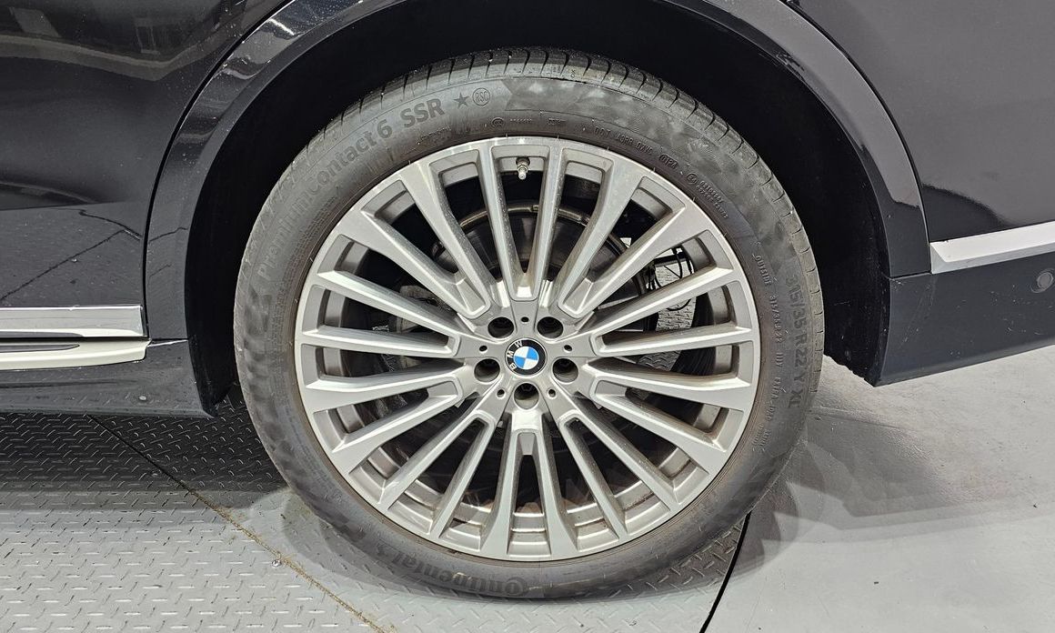 BMW X7 2021